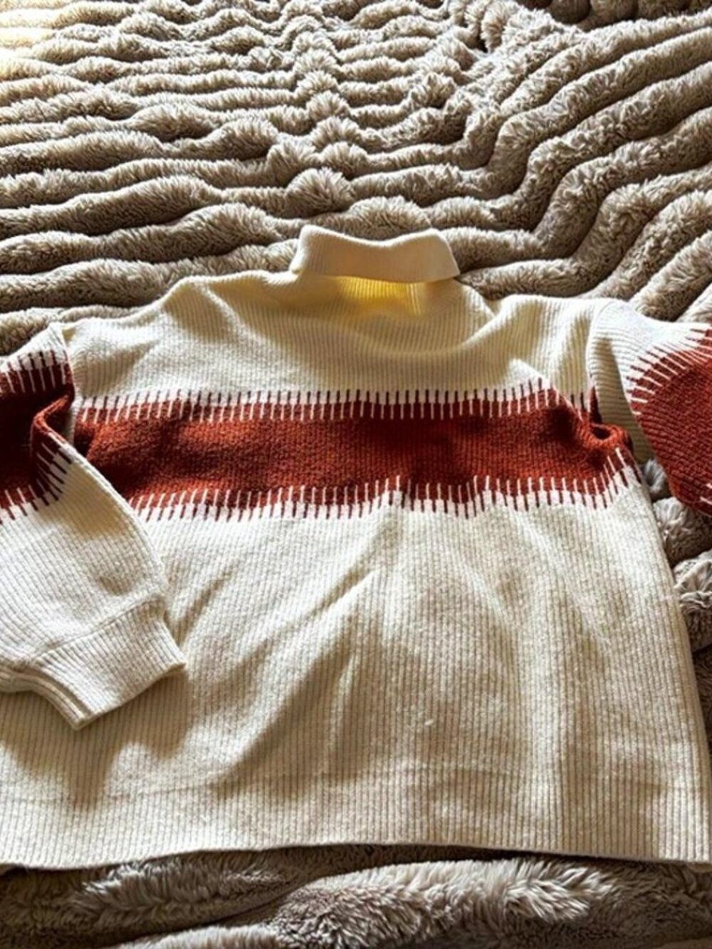 Gilli Women’s Ivory/Brown Striped Knit Turtleneck Pullover Sweater Medium